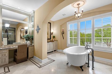 1560 Hunter Drive Wayzata MN 55391