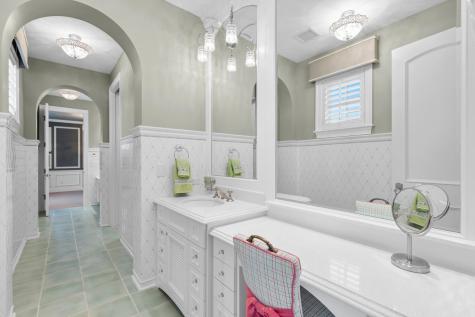 1560 Hunter Drive Wayzata MN 55391