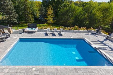 1560 Hunter Drive Wayzata MN 55391