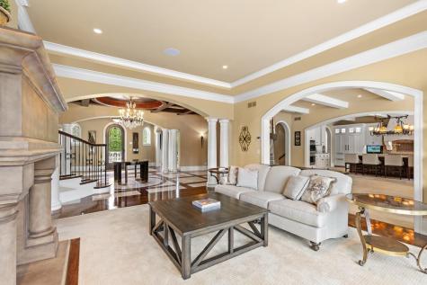 1560 Hunter Drive Wayzata MN 55391