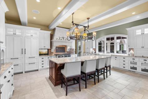 1560 Hunter Drive Wayzata MN 55391