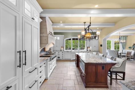 1560 Hunter Drive Wayzata MN 55391