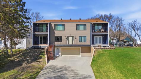 327 10th Avenue S Fargo ND 58103
