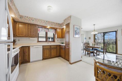 327 10th Avenue S Fargo ND 58103