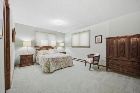 327 10th Avenue S Fargo ND 58103