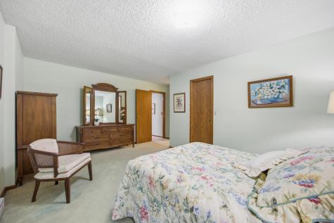 327 10th Avenue S Fargo ND 58103