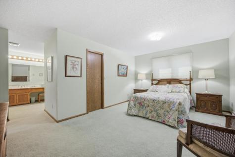 327 10th Avenue S Fargo ND 58103