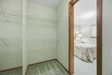327 10th Avenue S Fargo ND 58103