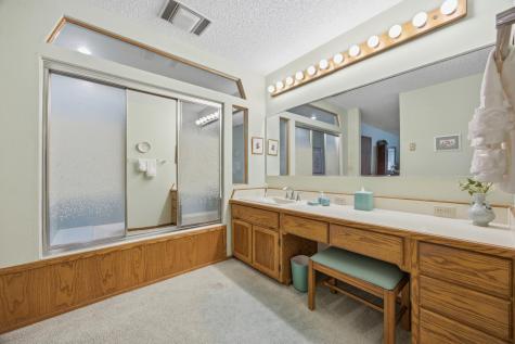 327 10th Avenue S Fargo ND 58103