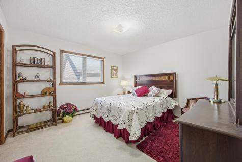 327 10th Avenue S Fargo ND 58103