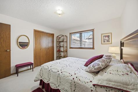 327 10th Avenue S Fargo ND 58103