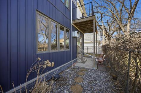 327 10th Avenue S Fargo ND 58103