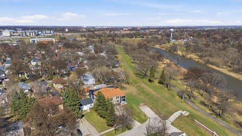 327 10th Avenue S Fargo ND 58103