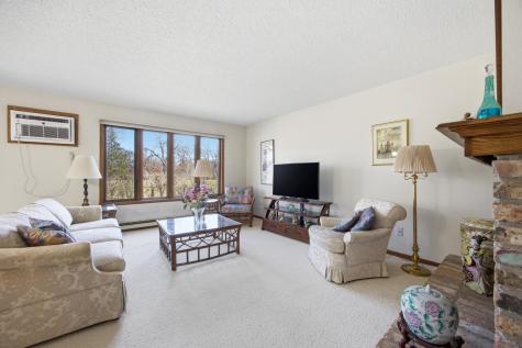 327 10th Avenue S Fargo ND 58103
