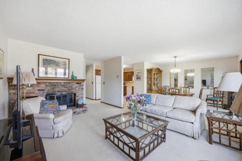 327 10th Avenue S Fargo ND 58103
