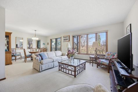 327 10th Avenue S Fargo ND 58103