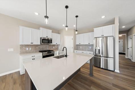 20045 Glarus Lane Lakeville MN 55044