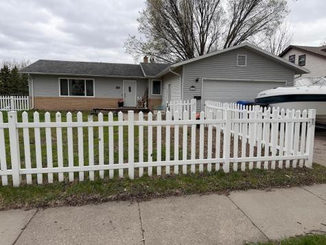102 21st Avenue N Fargo ND 58102