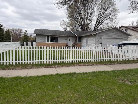 102 21st Avenue N Fargo ND 58102