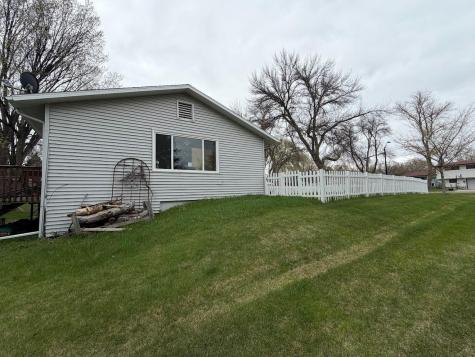 102 21st Avenue N Fargo ND 58102