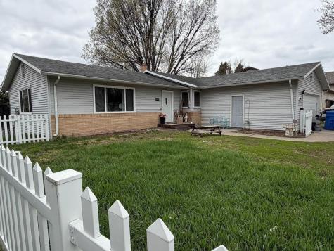 102 21st Avenue N Fargo ND 58102