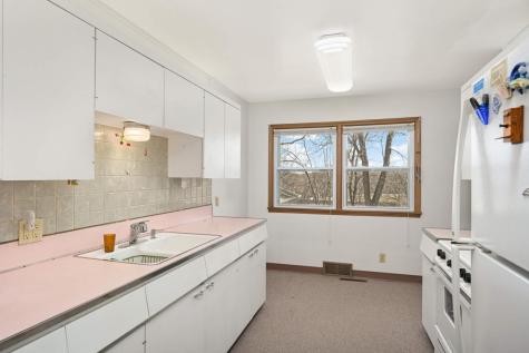 576 Lexington Parkway S Saint Paul MN 55116