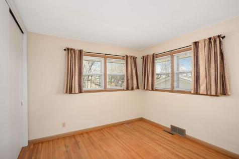 576 Lexington Parkway S Saint Paul MN 55116