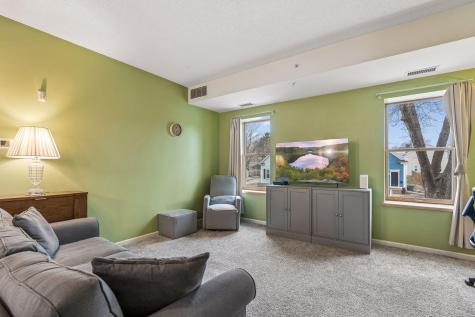2040 Como Avenue Saint Paul MN 55108