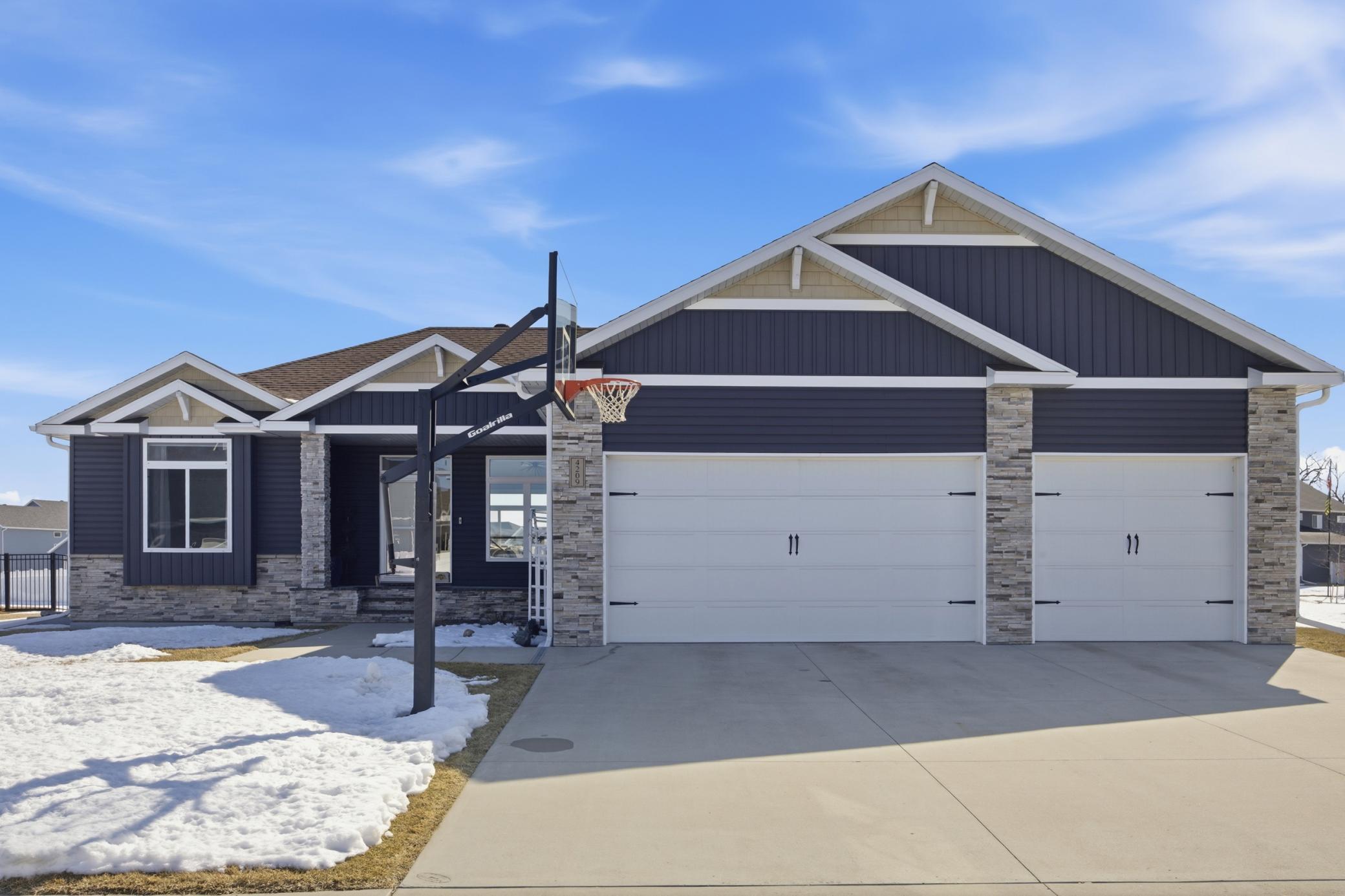 4209 Bristlecone Loop S Fargo ND 58104
