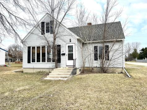 811 3rd Street NE Roseau MN 56751