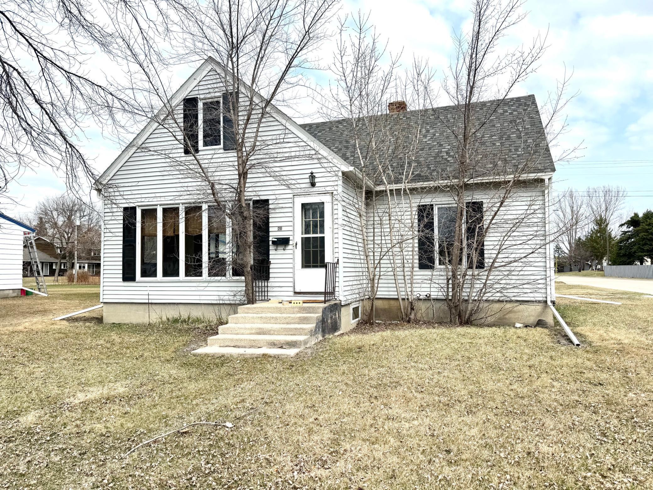 811 3rd Street NE Roseau MN 56751