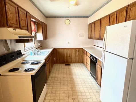 811 3rd Street NE Roseau MN 56751