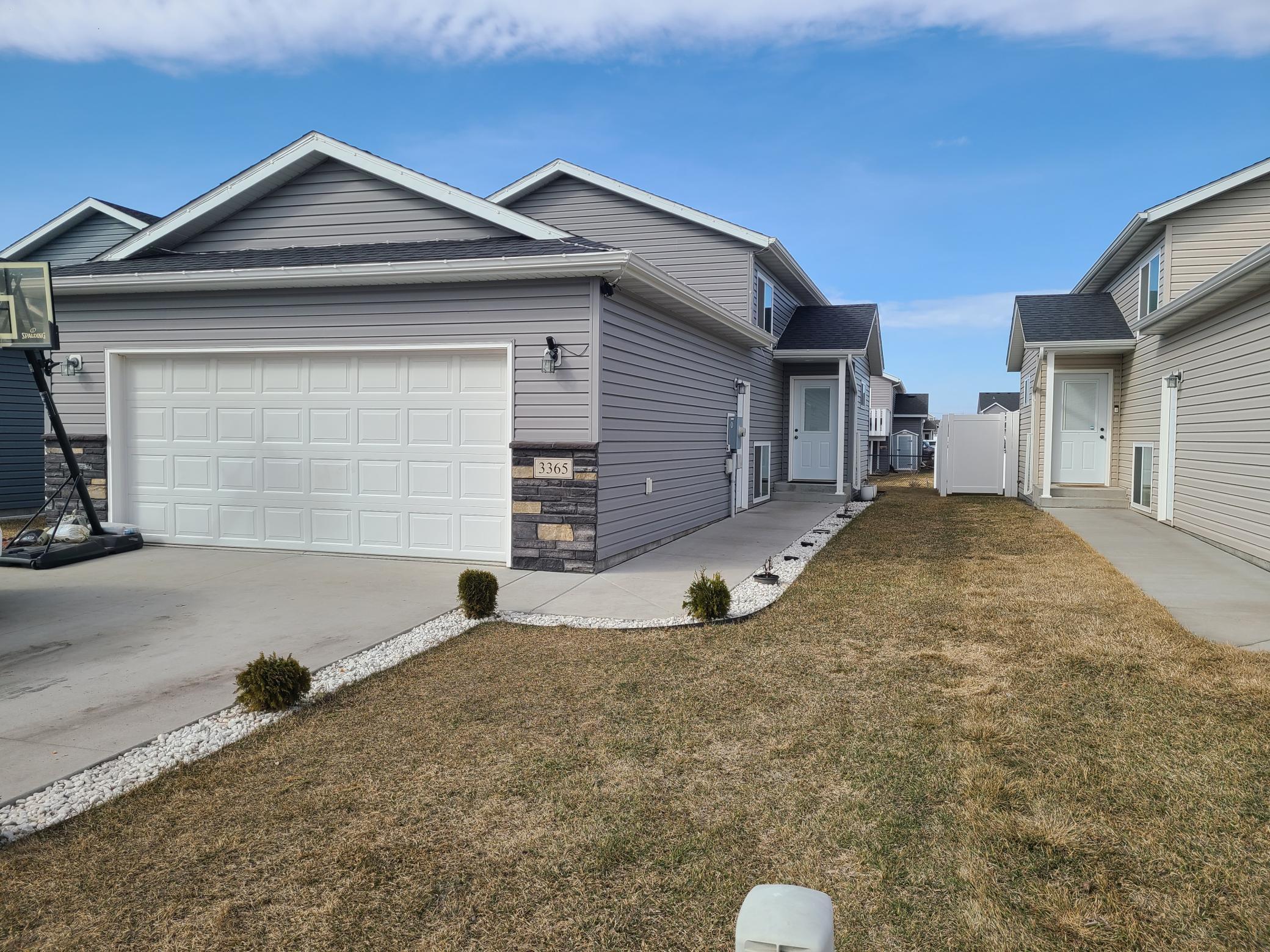 3365 Maple Leaf Loop S Fargo ND 58104