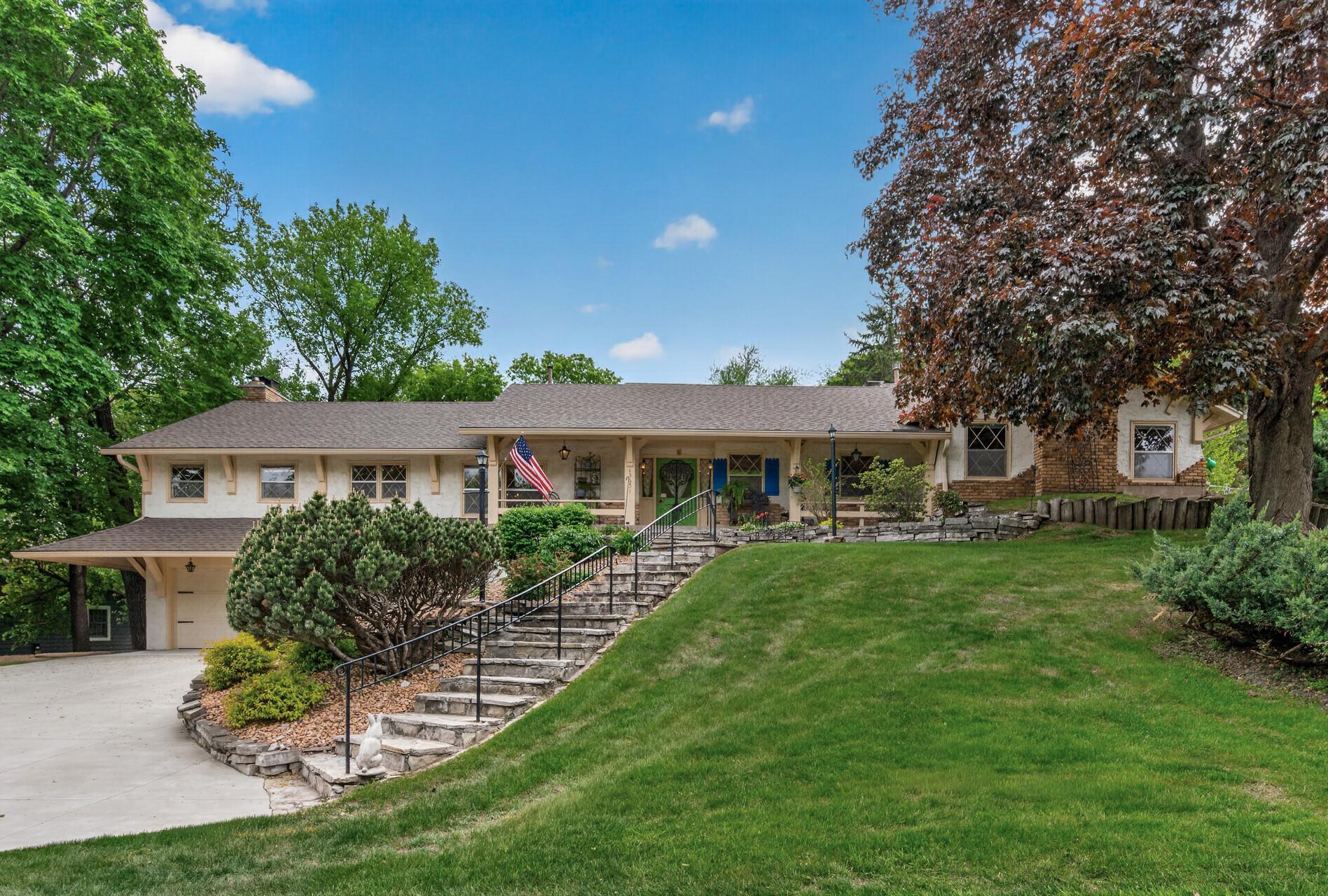 13651 Oakwood Curve Burnsville MN 55337