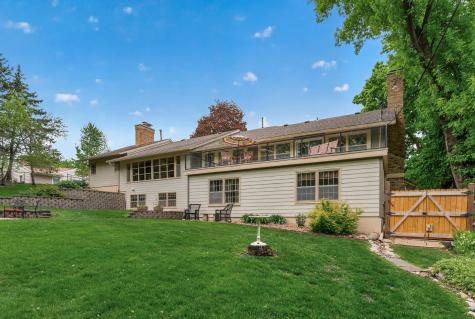 13651 Oakwood Curve Burnsville MN 55337