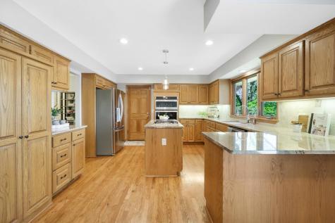 9885 Oak Shore Drive Lakeville MN 55044