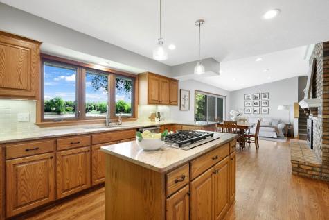 9885 Oak Shore Drive Lakeville MN 55044