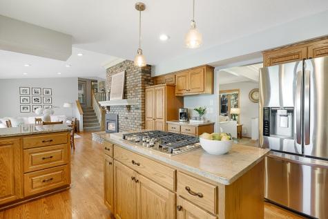 9885 Oak Shore Drive Lakeville MN 55044