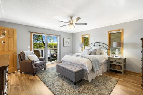 9885 Oak Shore Drive Lakeville MN 55044