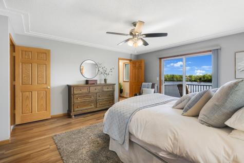 9885 Oak Shore Drive Lakeville MN 55044
