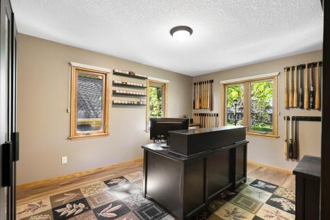 9885 Oak Shore Drive Lakeville MN 55044
