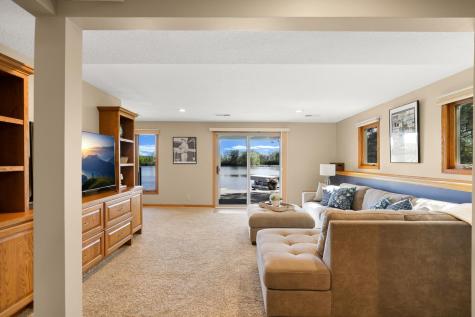 9885 Oak Shore Drive Lakeville MN 55044