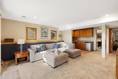 9885 Oak Shore Drive Lakeville MN 55044