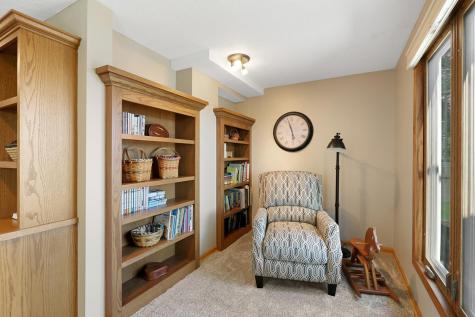 9885 Oak Shore Drive Lakeville MN 55044