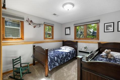 9885 Oak Shore Drive Lakeville MN 55044