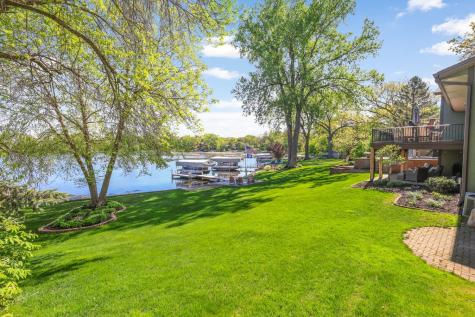 9885 Oak Shore Drive Lakeville MN 55044