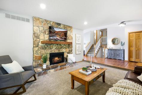 9885 Oak Shore Drive Lakeville MN 55044