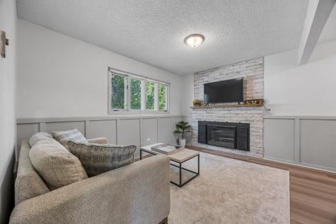 719 10th Avenue E West Fargo ND 58078