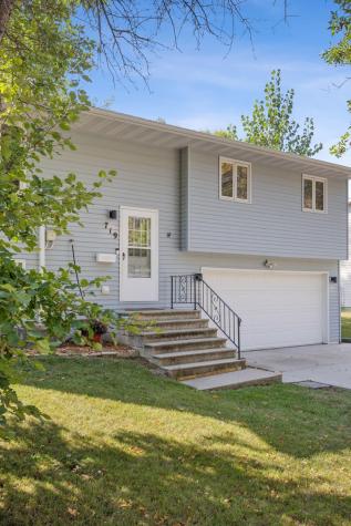 719 10th Avenue E West Fargo ND 58078