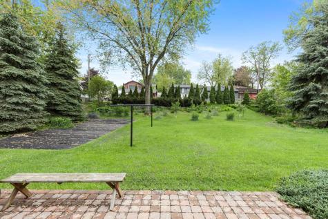 942 7th Avenue E Shakopee MN 55379